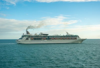 Załoga wycieczkowca uratowała rozbitków dryfujących na tratwie