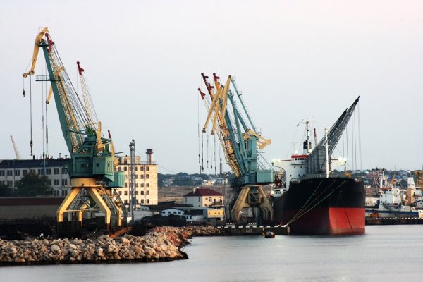 Chiński statek towarowy zacumował w okupowanym przez Rosję Sewastopolu