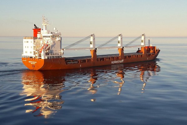 Załoga statku zaatakowanego w Zatoce Adeńskiej została bezpiecznie ewakuowana