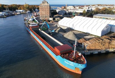 Statek handlowy wpłynął „na centymetry” do kołobrzeskiego portu