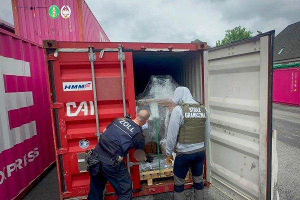 Ponad tona marihuany w z Tajlandii w kontenerach w porcie