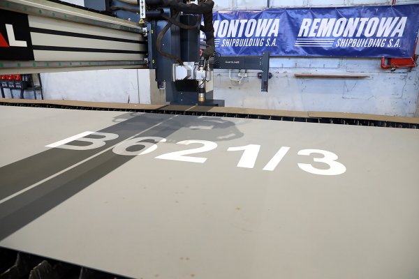 Stępka i cięcie stali na promy dla Szkocji w Remontowej Shipbuilding