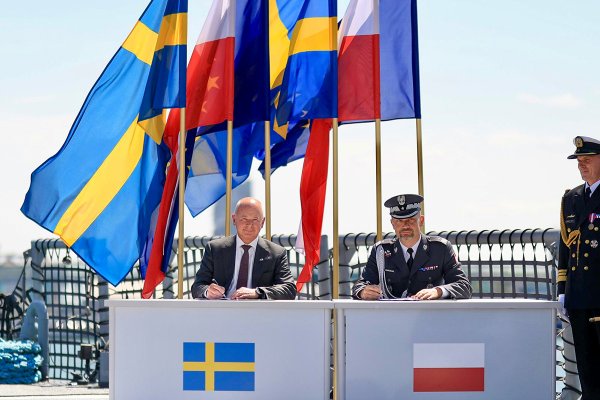Podpisano umowę na zakup okrętów podwodnych A26 dla Marynarki Wojennej R...