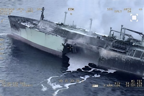 Rosyjski uszkodzony metanowiec wypełniony LNG dryfuje w kierunku Malty