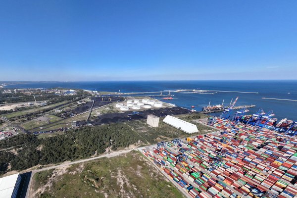Port Gdańsk z umową przedwstępną na dzierżawę terenu Deepwater Baltic Hu...