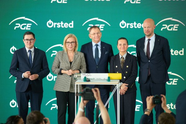 PGE i Ørsted rozpoczęły instalację fundamentów farmy wiatrowej Baltica 2...