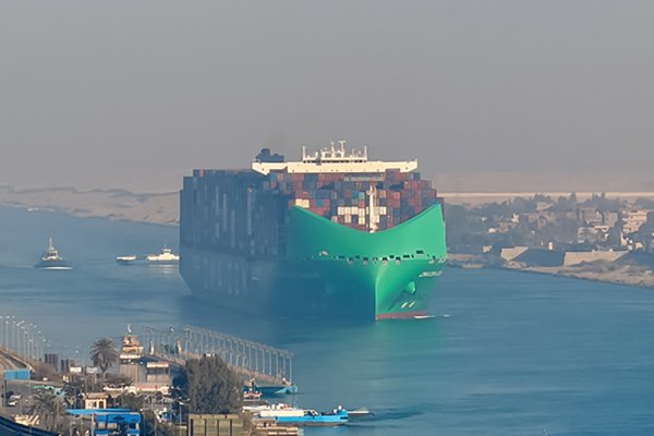 CMA CGM wycofuje się z żeglugi przez Kanał Sueski