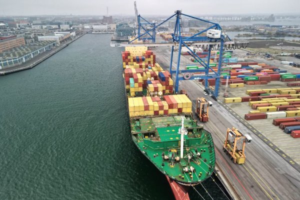 Port Kopenhaga-Malmoe utrzymuje przychody, ale zarabia mniej