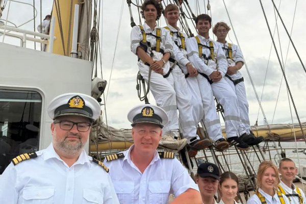 Dar Młodzieży w drodze do Nowego Jorku na wielką paradę Sail 250