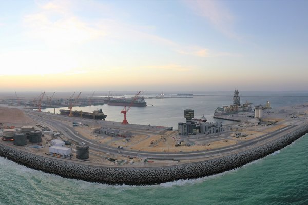 Oman: Zaatakowano port Dukm i tankowiec w cieśninie Ormuz