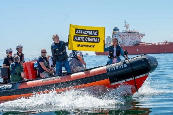 Rosyjski okręt groził aktywistom Greenpeace w pobliżu tankowca floty cie...