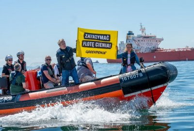 Rosyjski okręt groził aktywistom Greenpeace w pobliżu tankowca floty cie...