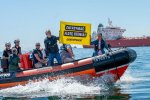 Rosyjski okręt groził aktywistom Greenpeace w pobliżu tankowca floty cie...