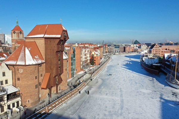 Silny mróz w Pomorskiem. Po raz pierwszy od 10 lat zamarzła Motława