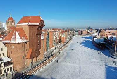 Silny mróz w Pomorskiem. Po raz pierwszy od 10 lat zamarzła Motława