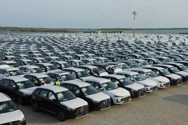 Tysiące luksusowych aut trafiło do kenijskiego portu zamiast do Dubaju