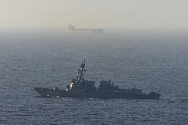 Trump: Rozkazałem niszczenie wszelkich łodzi minujących cieśninę Ormuz...