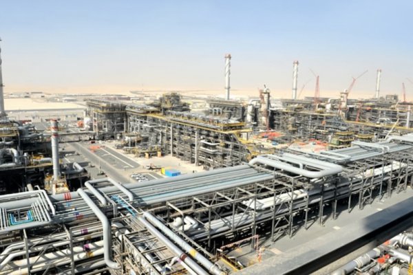 Terminal gazowy w Abu Zabi czasowo zamknięty po nieudanym irańskim ataku...