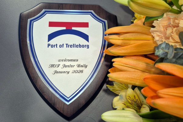 Jantar Unity bezpiecznie dopłynął do Trelleborga 