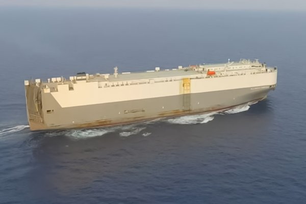 Statek duńskiego przewoźnika Maersk przepłynął Ormuz pod eskortą USA...