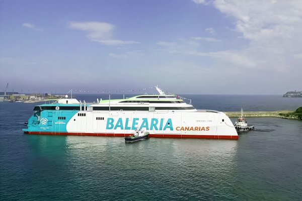 Nowy katamaran Ro-Pax firmy Balearia w próbach morskich