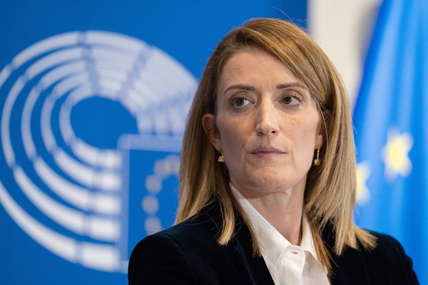 UE: Rozmowa z ambasadorami państw Zatoki Perskiej o sytuacji w cieśninie...