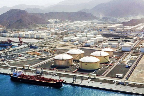 Paraliż strategicznego węzła handlu i magazynowania ropy naftowej 