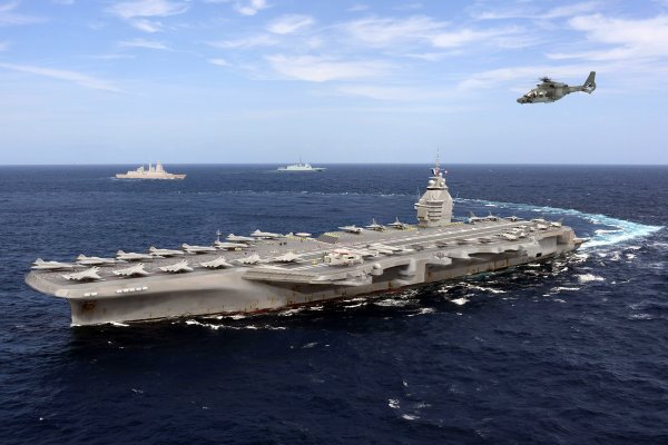 Francja rozpoczyna budowę lotniskowca nowej generacji