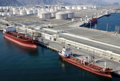 Zawieszono część operacji portu Fudżajra po ataku dronów i ostrzale