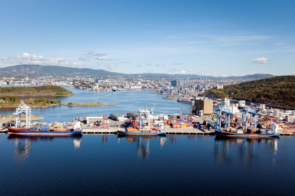 Oslo wprowadza ulgi dla statków podłączonych do zasilania lądowego