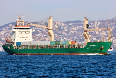 Objęty sankcjami USA rosyjski statek kluczy u wybrzeży Sardynii