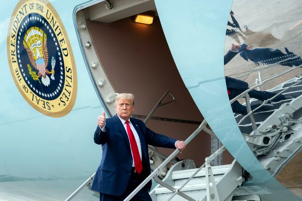 Trump zapowiada ustawę o cłach przeciw krajom kupującym rosyjską ropę...