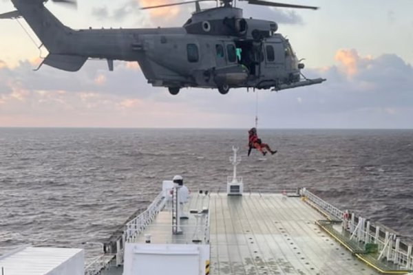 Załoga samochodowca uratowała żeglarzy na Zatoce Biskajskiej