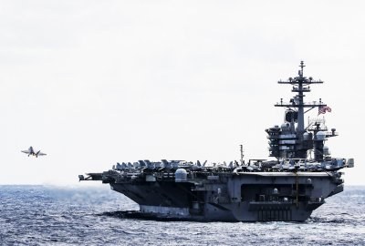 Armada USA płynąca do Zatoki Omańskiej spotka tam wrogie okręty