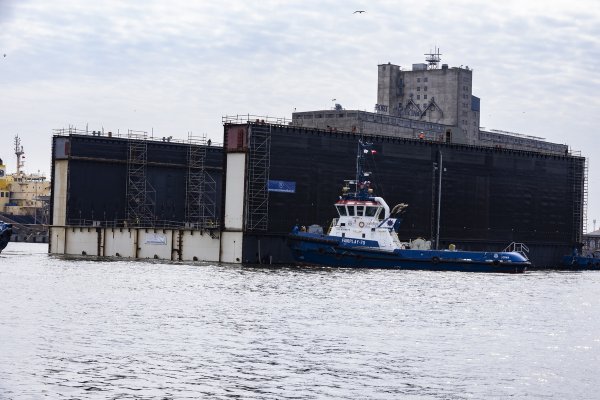 W Szczecinie zwodowano drugą część doku pływającego