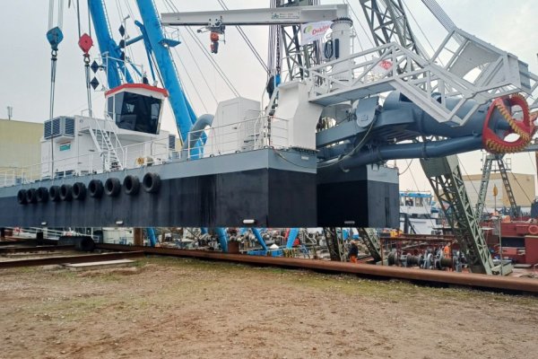 Holenderska grupa Dekker ochrzciła nową elektryczną pogłębiarkę