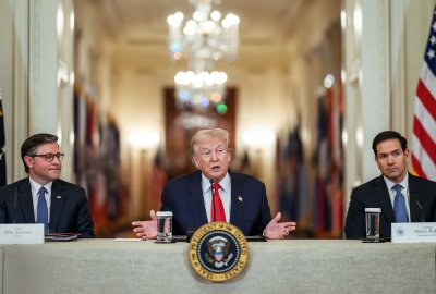 Doradcy ostrzegali Trumpa przed ryzykiem zamknięcia cieśniny Ormuz