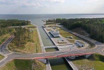 W 2025 r. przez kanał na Mierzei Wiślanej przepłynęło ponad 1,3 tys. jed...