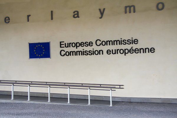 KE wzywa Iran do niepobierania opłat za przepłynięcie cieśniny Ormuz