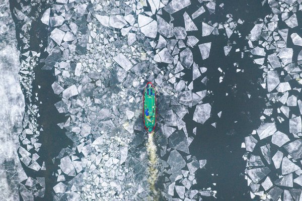 Wisła wciąż pokryta lodem, ale nie ma obecnie zagrożenia zatorem
