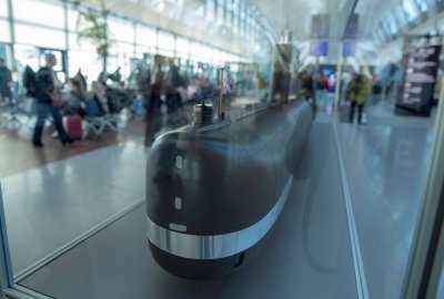 Replika okrętu podwodnego ORP Sokół na gdańskim lotnisku