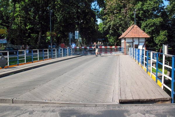 W związku z upałami nie można składać obrotowego mostu w Giżycku