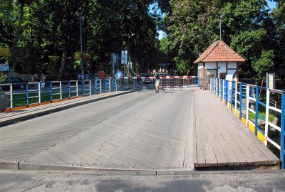 W związku z upałami nie można składać obrotowego mostu w Giżycku