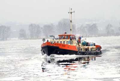 Stała pokrywa lodowa na 60 km Odry, od czwartku żegluga zamknięta
