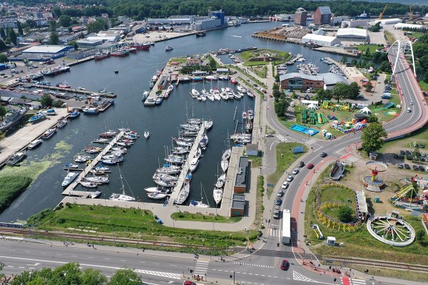 Aktywny sezon żeglarski w portach morskich środkowego wybrzeża