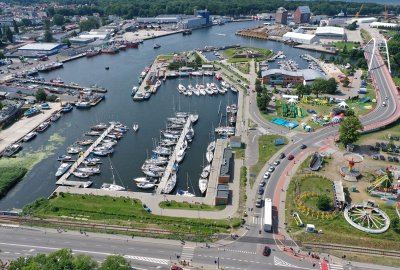 Aktywny sezon żeglarski w portach morskich środkowego wybrzeża