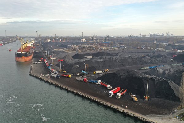 Niemal połowa sprowadzonego w 2022 r. do Polski węgla nie spełniała ......