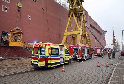 Strażacy ćwiczyli na budowanym w stoczni promie Ro-Pax