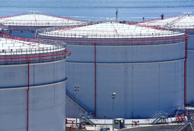 Irackie terminale naftowe wstrzymały pracę po ataku na tankowce