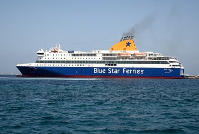 Prom uderzył w latarnię morską i osiadł na mieliźnie u wybrzeży Grecji...